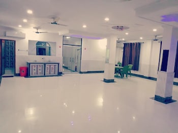 hotel anand lok