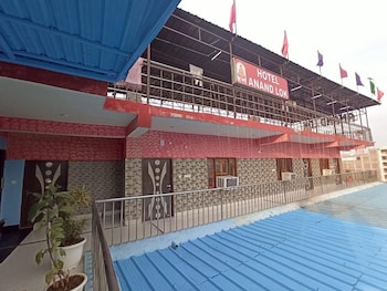 hotel anand lok