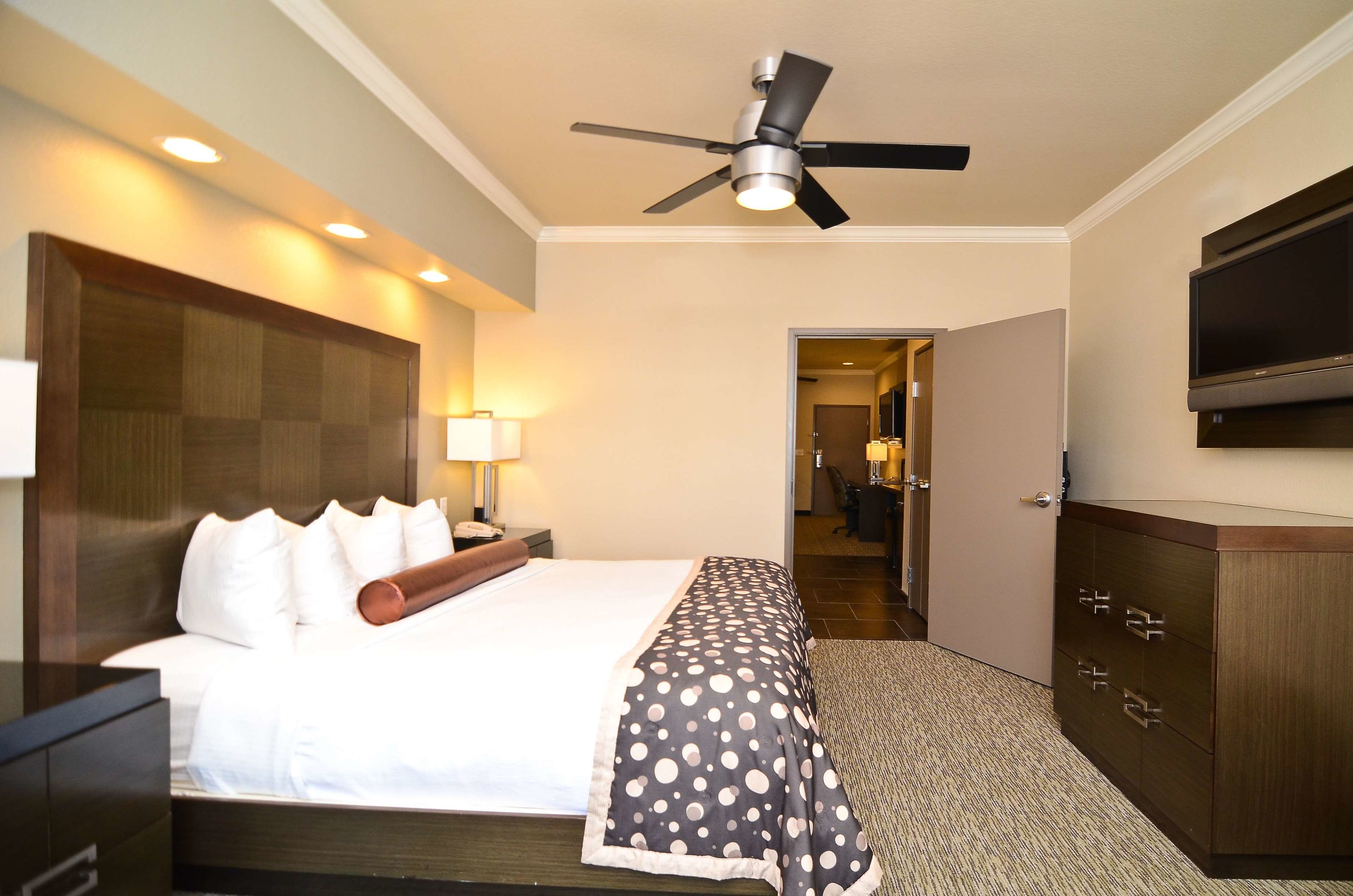 best western premier crown chase inn and suites