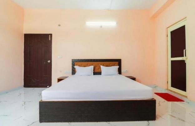 hotel dharohar palace