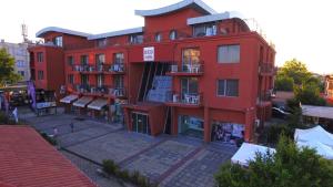 Red Hotel - Lozenetz,Near Lozenets Central Beach,2 star