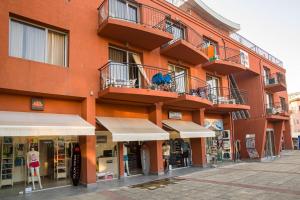 Red Hotel - Lozenetz,Near Lozenets Central Beach,2 star