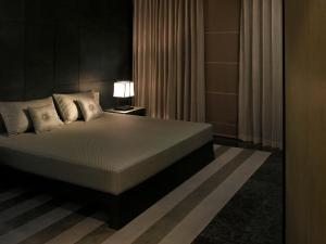 Armani Hotel Dubai, Burj Khalifa,Dubai Maritime City>>Dubai,5 star