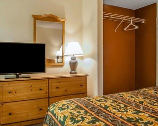 Suburban Studios Albuquerque Midtown - University,Bernalillo>>Albuquerque,2 star