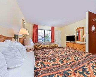 Suburban Studios Albuquerque Midtown - University,Bernalillo>>Albuquerque,2 star