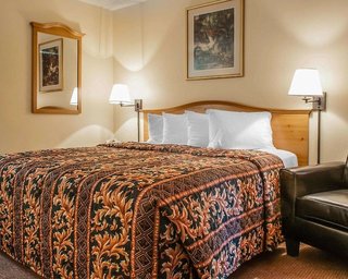 Suburban Studios Albuquerque Midtown - University,Bernalillo>>Albuquerque,2 star
