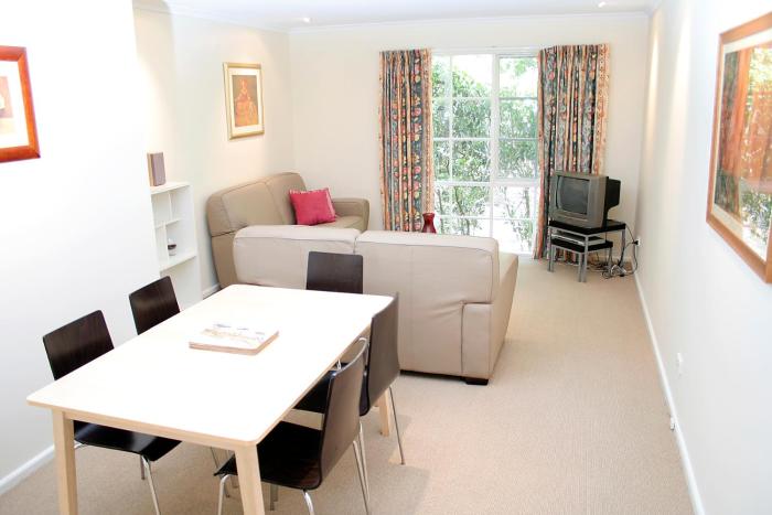 eltham gateway hotel