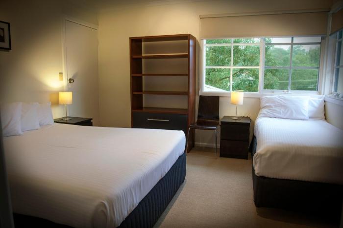 eltham gateway hotel