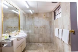 eltham gateway hotel