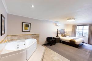 eltham gateway hotel
