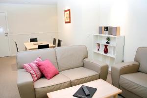 eltham gateway hotel
