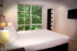 eltham gateway hotel