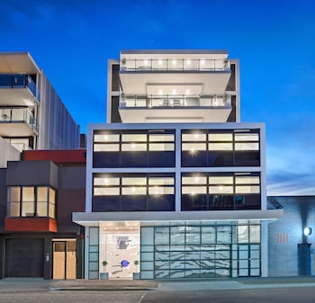 the hamptons apartments port melbourne