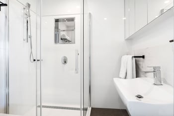 the hamptons apartments port melbourne