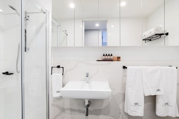 the hamptons apartments port melbourne