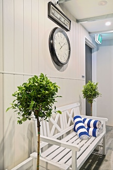 the hamptons apartments port melbourne