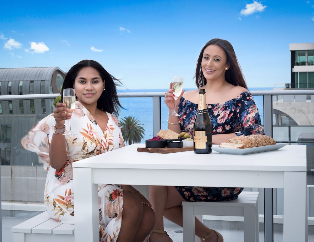 the hamptons apartments port melbourne