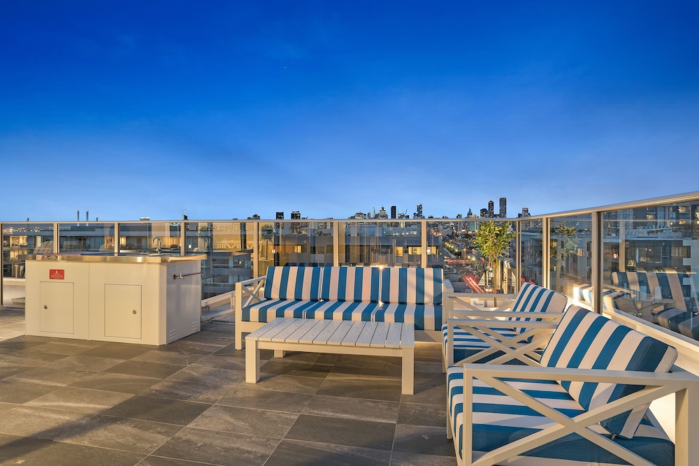 the hamptons apartments port melbourne