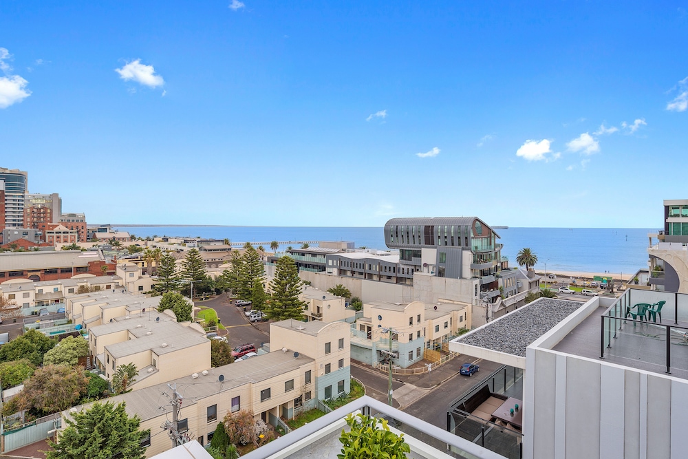 the hamptons apartments port melbourne