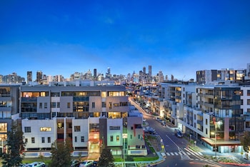 the hamptons apartments port melbourne