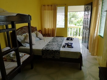 guannas place room and resto bar