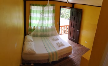 guannas place room and resto bar