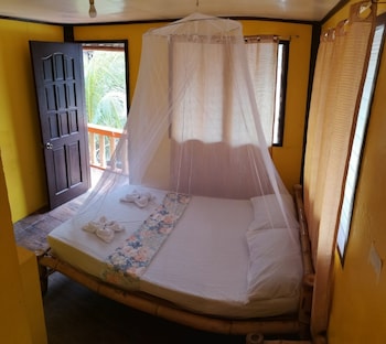 guannas place room and resto bar