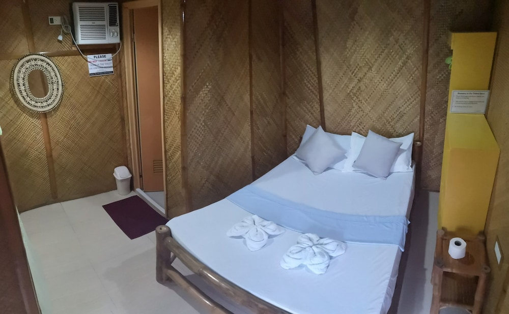 guannas place room and resto bar