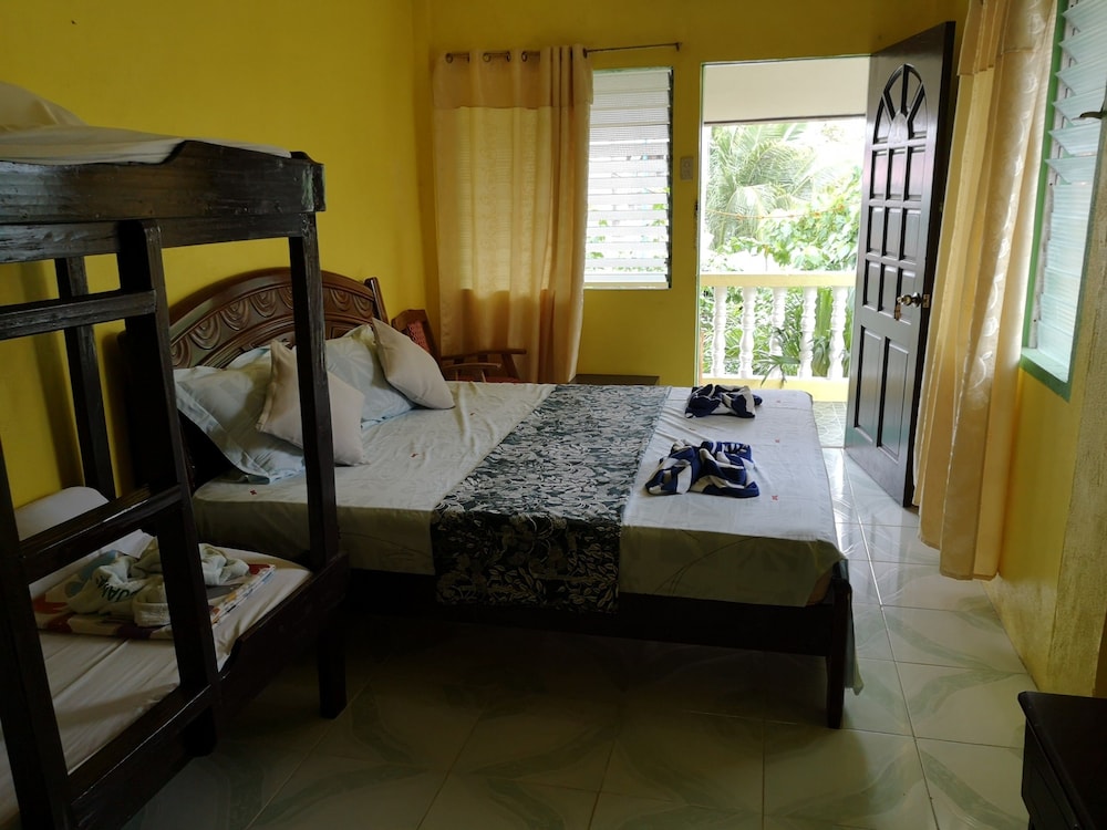 guannas place room and resto bar