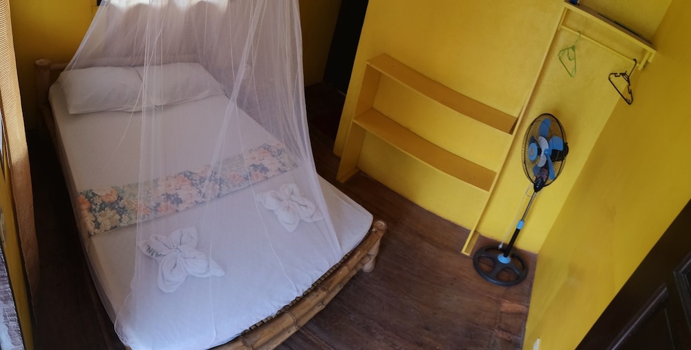 guannas place room and resto bar