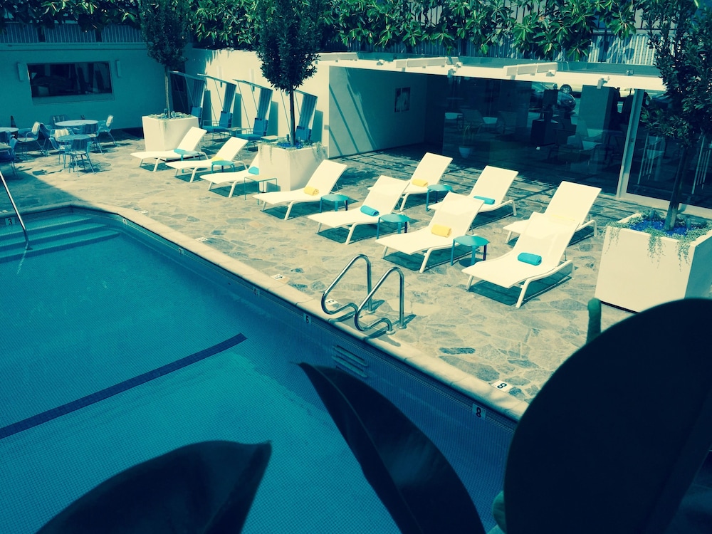 beverly laurel hotel at west hollywood