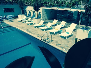 beverly laurel hotel at west hollywood