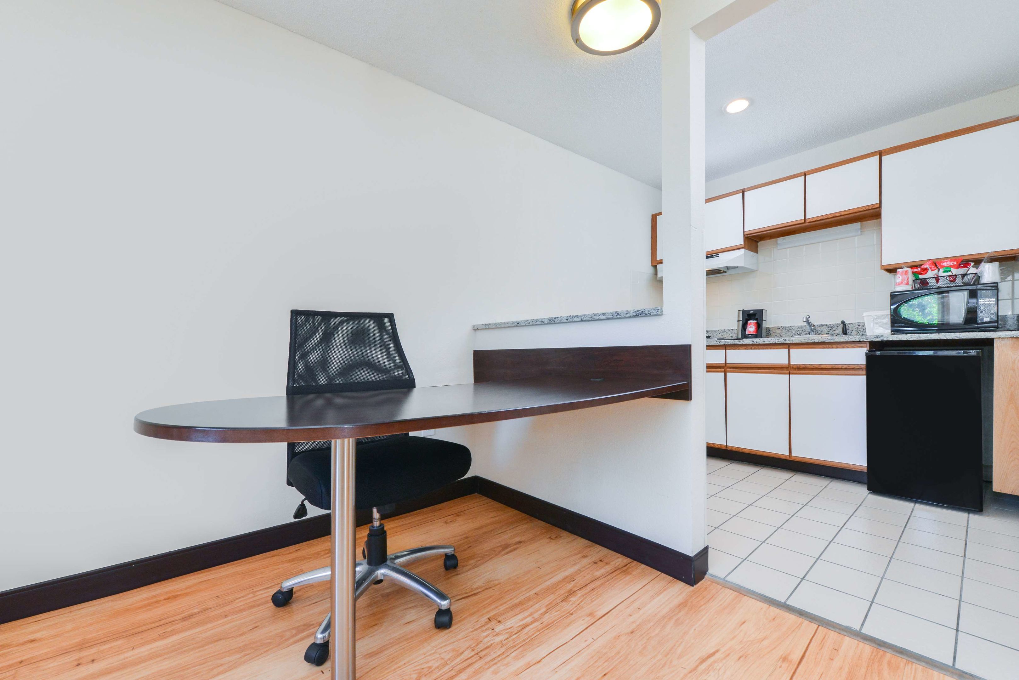 red roof inn plus and suites guilford