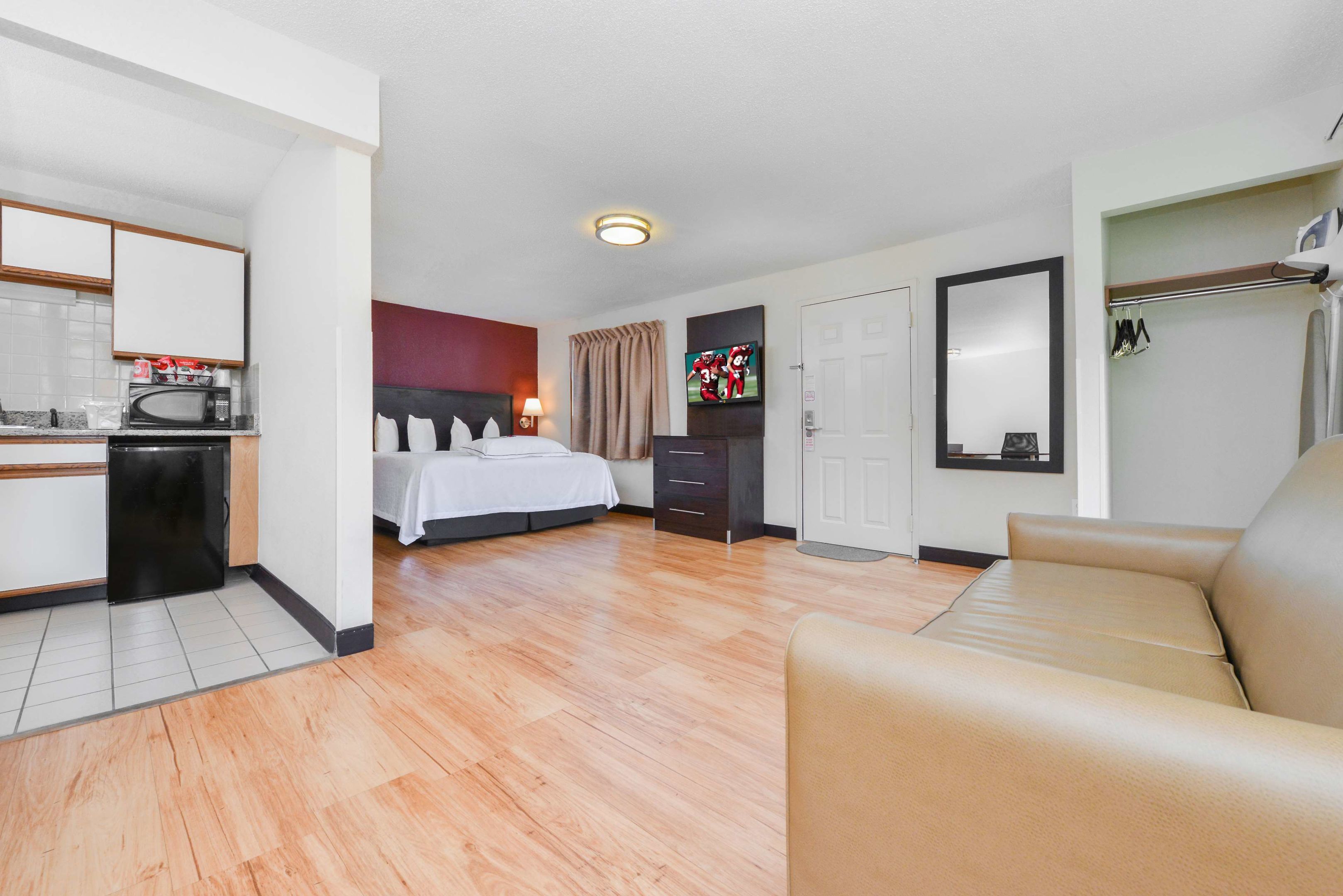 red roof inn plus and suites guilford