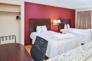 red roof inn plus and suites guilford