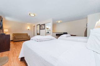 red roof inn plus and suites guilford