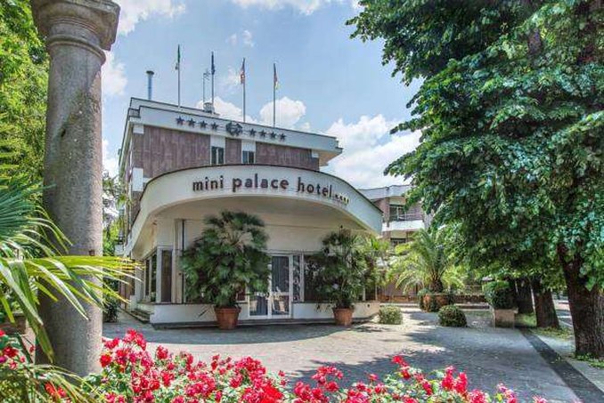 mini palace hotel