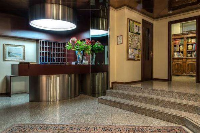 mini palace hotel