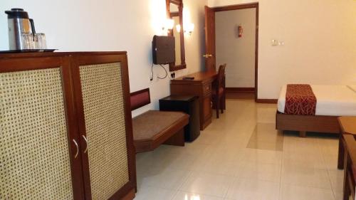 Issacs Residency,Idukki>>Devikolam,3 star
