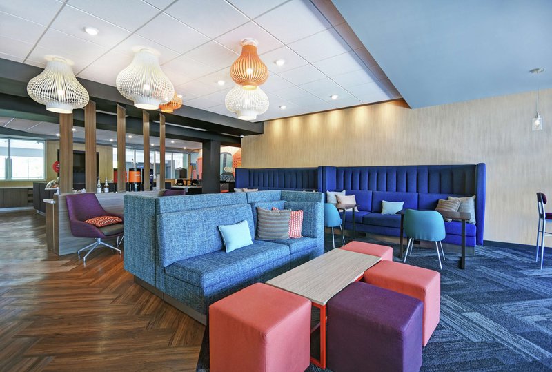tru by hilton grand rapids airport