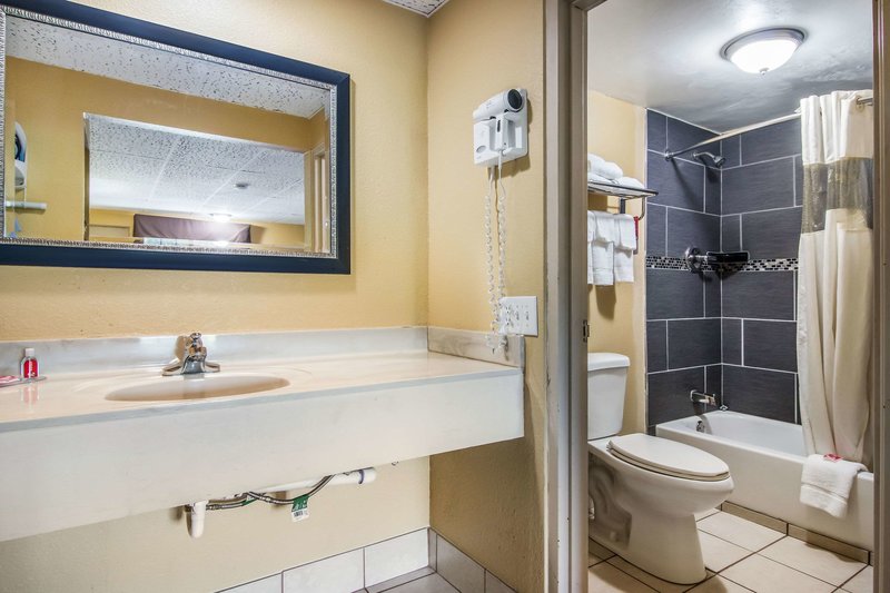 econo lodge bradford