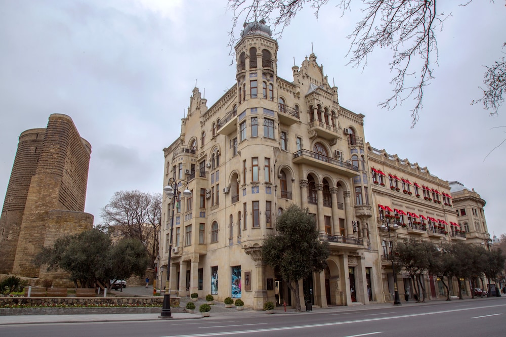 art gallery hotel