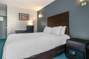 Econo Lodge,Saint-Laurent>>Montreal,2 star