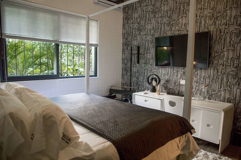 pug seal polanco anatole france