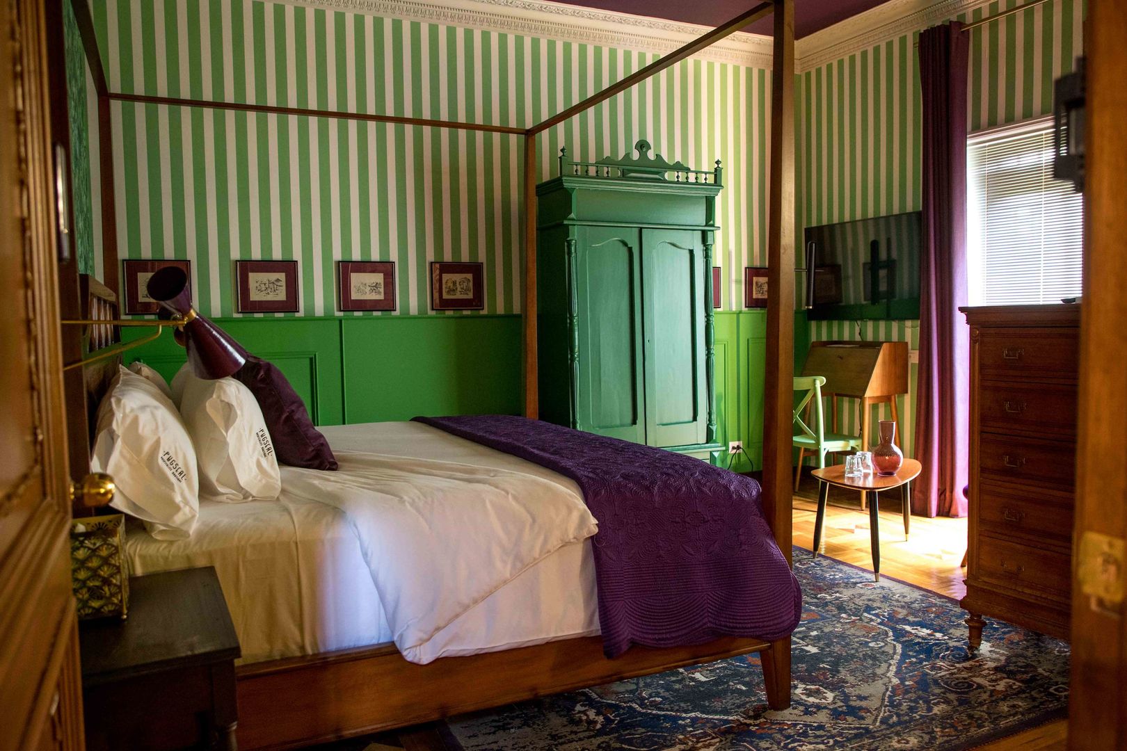 pug seal polanco anatole france