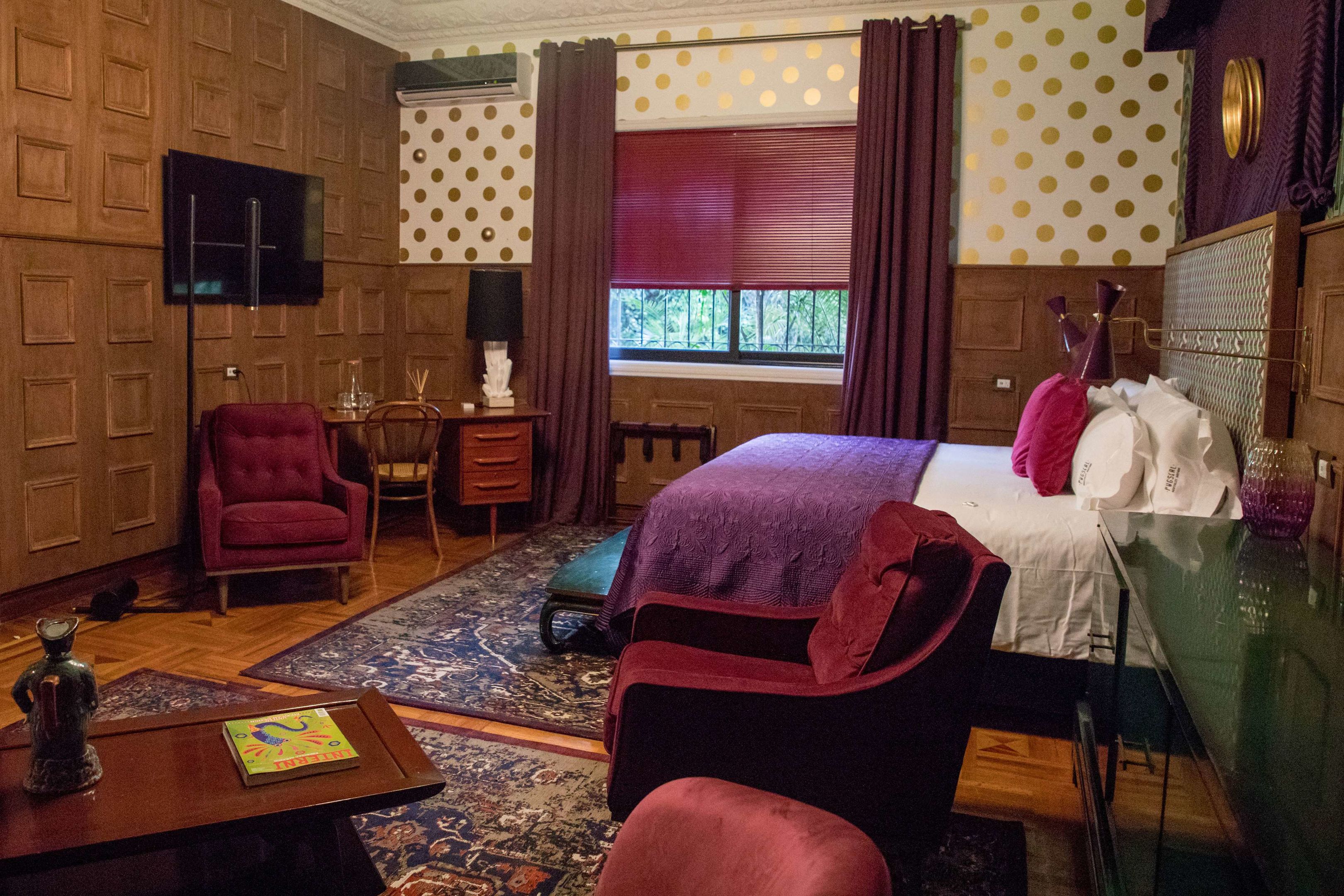 pug seal polanco anatole france