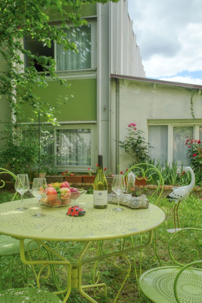 aerotel versailles saint cyr letape du silence