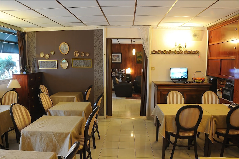 aerotel versailles saint cyr letape du silence