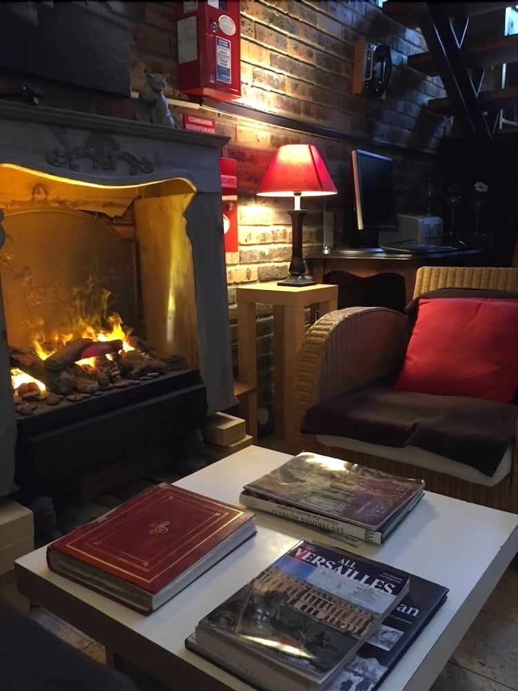 aerotel versailles saint cyr letape du silence