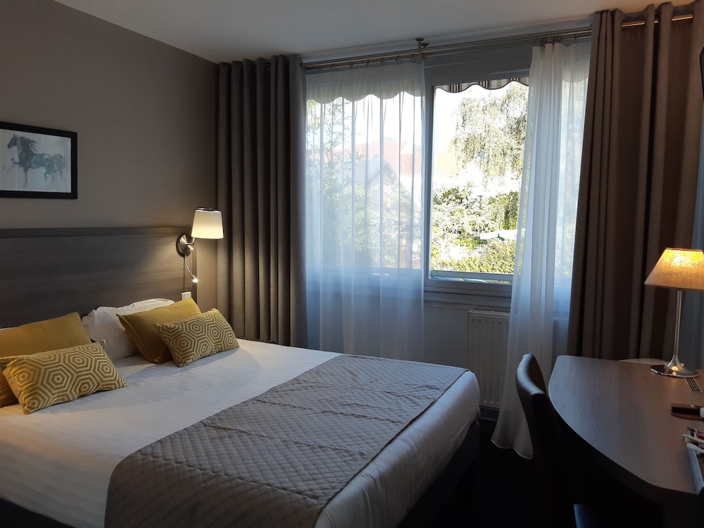 aerotel versailles saint cyr letape du silence